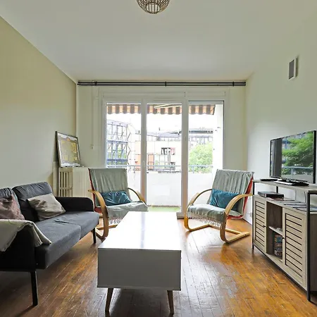 Beautiful And Spacious T3 With Balcony In Apartamento